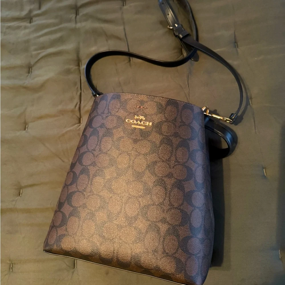 Coach leather crossbody - Picture 1 of 2